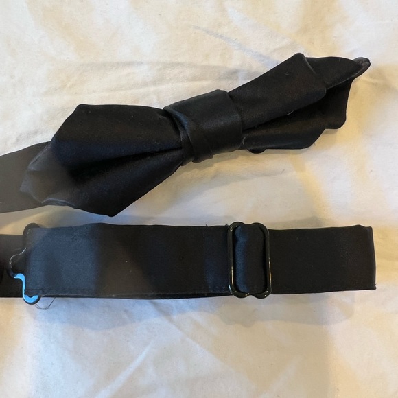 J Crew Boys' Silk Bow Tie - Picture 3 of 4